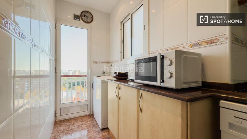 Foto f608add8-427b-4516-b16b-691276ceae58. Alquiler piso apartamento de 3 dormitorios en alquiler en barcelona en Hospitalet de Llobregat (L´)