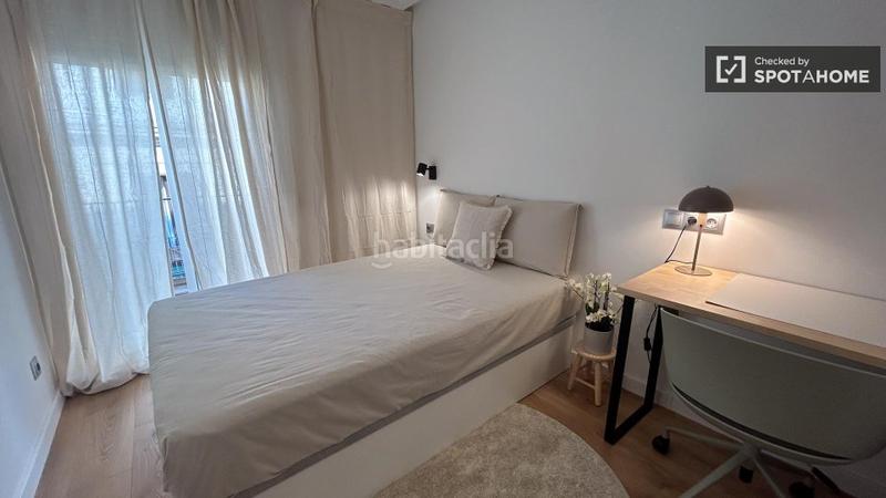 Foto 28121d30-015c-4afb-81bc-cadb92086403. Rent flat with heating in Raval Barcelona
