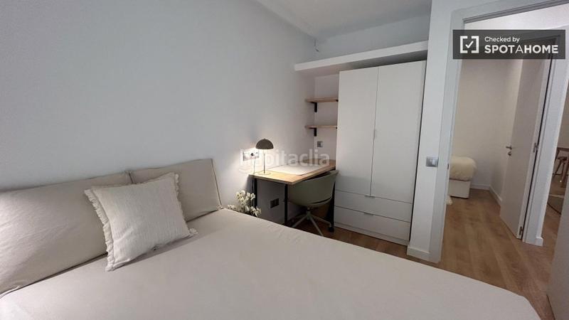 Foto 86f79b54-8c0f-4fd8-a26f-0110fcb57358. Rent flat with heating in Raval Barcelona
