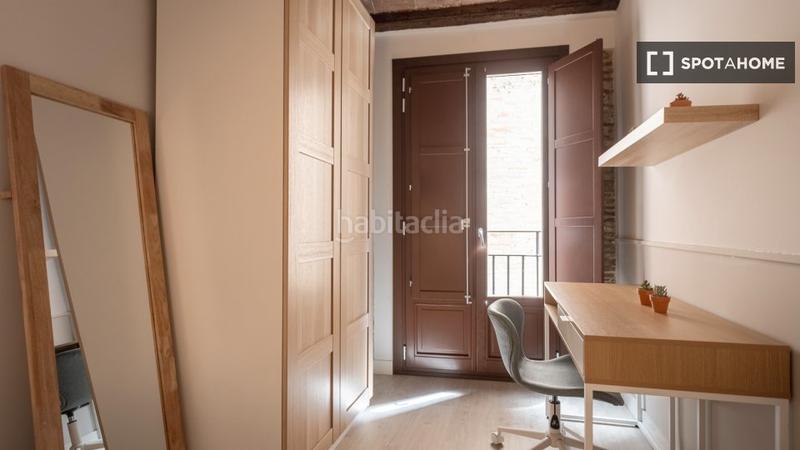 Foto 0dd1473a-441f-4a45-90c2-ff9877900b34. Lloguer pis amb calefacció a Raval Barcelona