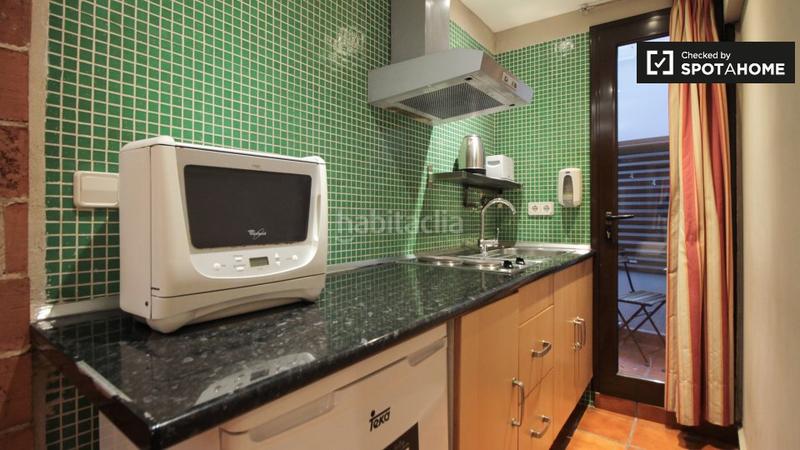 Foto fb466126-4885-4612-a3dd-60c852675945. Alquiler piso cool estudio en alquiler en el Raval, en Barcelona