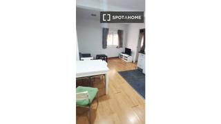 Rent Flat in Turó de la Peira. Estudio en alquiler en el turó de la peira, barcelona.