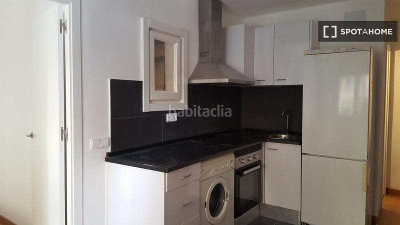 Foto 6e64e6a3-5505-4a83-8782-f1ce7d07a2a7. Alquiler piso estudio en alquiler en el Turó de la Peira, . en Barcelona