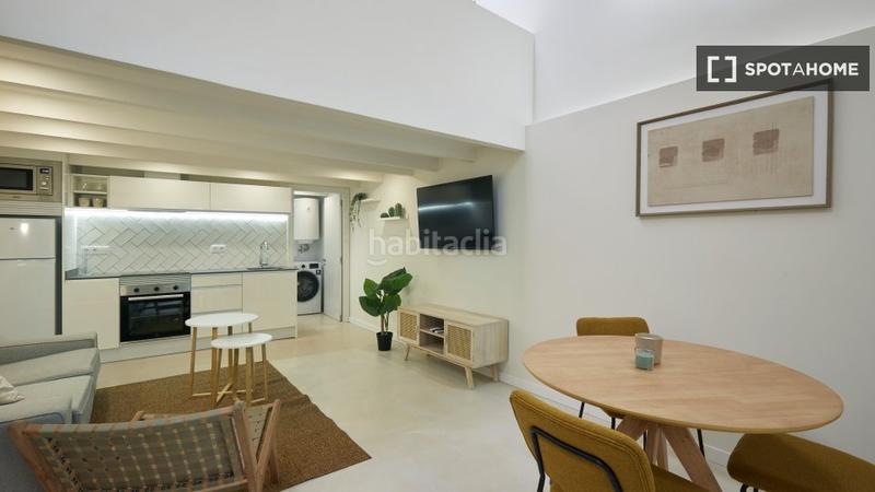 Foto 71d31108-6803-453c-8d32-af14e4bbee80. Affitto appartamento con riscaldamento in Raval Barcelona