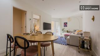 Miete Etagenwohnung in Sant Antoni. Piso de 2 habitaciones en alquiler en sant antoni, barcelona.
