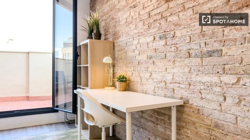 Foto 35bb20cd-dafe-49c3-9635-4b9b9a0226ca. Rent flat with heating in Sant Antoni Barcelona