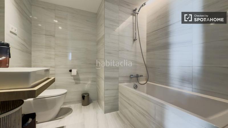 Foto da0bd23f-7825-4d9a-b55c-dc17c792036c. Rent flat with heating in La Clota Barcelona