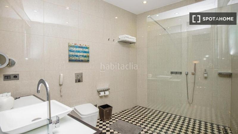 Foto 8e6b2b36-ca30-4fc7-91e7-fe5fe45880ae. Lloguer pis amb calefacció a Gòtic Barcelona