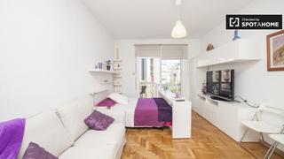Rent Flat in Baix Guinardó. Estudio en alquiler en gràcia, barcelona