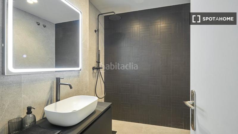Foto 32f4aa1f-071f-490e-a67b-cd5feff23c3f. Alquiler piso apartamento de 3 dormitorios en alquiler en el barri gotic, en Barcelona