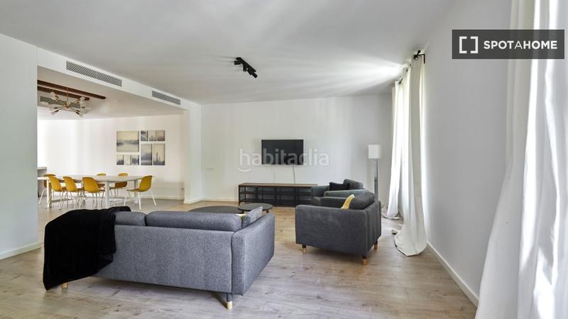 Foto f9e1a06a-5c7f-4617-a276-468cbc28a24f. Alquiler piso apartamento de 3 dormitorios en alquiler en el barri gotic, en Barcelona