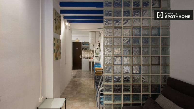 Foto 094c0314-87c3-4976-967a-e774ab532f7c. Alquiler piso cómodo estudio en hortaGuinardó, en Barcelona