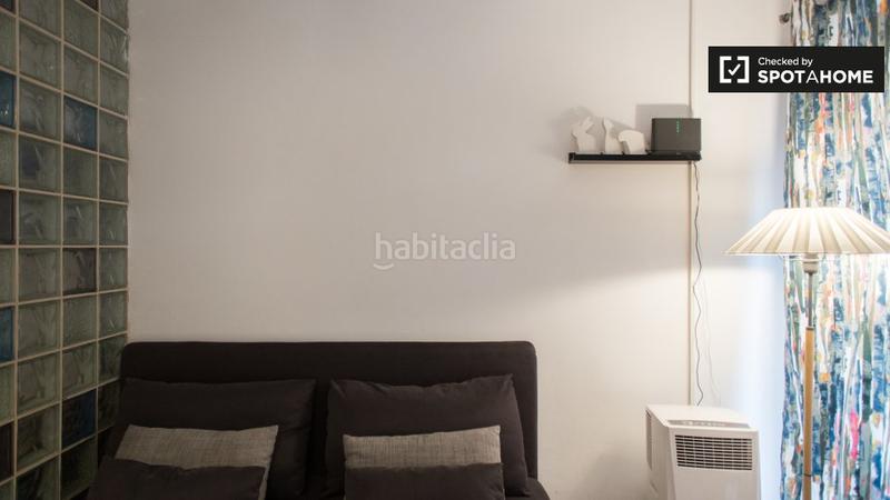 Foto 95f48990-66f1-4255-a1c8-b06fe09d06a5. Alquiler piso cómodo estudio en hortaGuinardó, en Barcelona