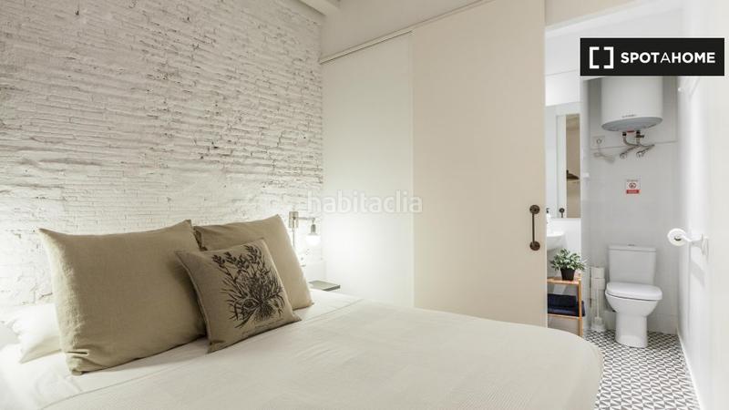 Foto 84785fb5-b856-44cb-a0d1-2a740088f411. Lloguer pis amb calefacció a Gòtic Barcelona