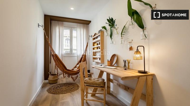 Foto 8b746222-8a6c-4954-af1c-489d6a999c8b. Alquiler piso apartamento de 3 dormitorios en alquiler en Barcelona