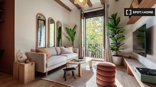 Lloguer Pis a Sant Antoni. Se alquila piso de 2 habitaciones en sant antoni, barcelona.