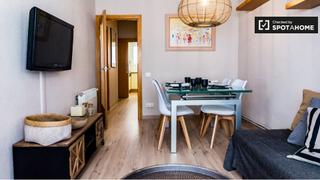 Rent Flat in Sagrada Família. Apartamento de 3 dormitorios en alquiler en eixample dreta, barc