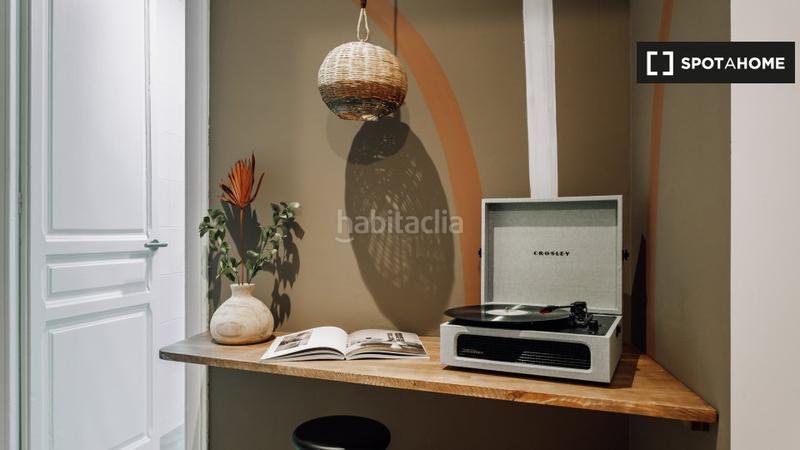 Foto 3f63dc3e-12b3-4e99-a3db-4c4cebc5e473. Alquiler piso apartamento de 3 dormitorios en alquiler en Barcelona