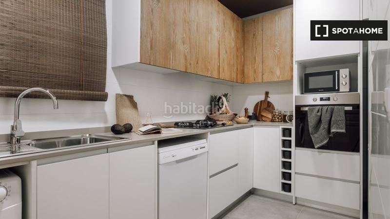 Foto f8b8e59a-dcec-482c-91b9-6c5d9bd31685. Alquiler piso apartamento de 3 dormitorios en alquiler en Barcelona