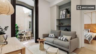 Location Appartement à St. Pere - Sta. Caterina - El Born. Apartamento de 2 dormitorios en alquiler en barcelona