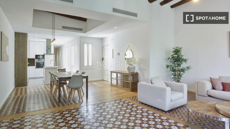 Foto 9bbe486c-15c4-42b7-8288-16342ff0e920. Alquiler piso apartamento de 3 dormitorios en el raval, en Barcelona
