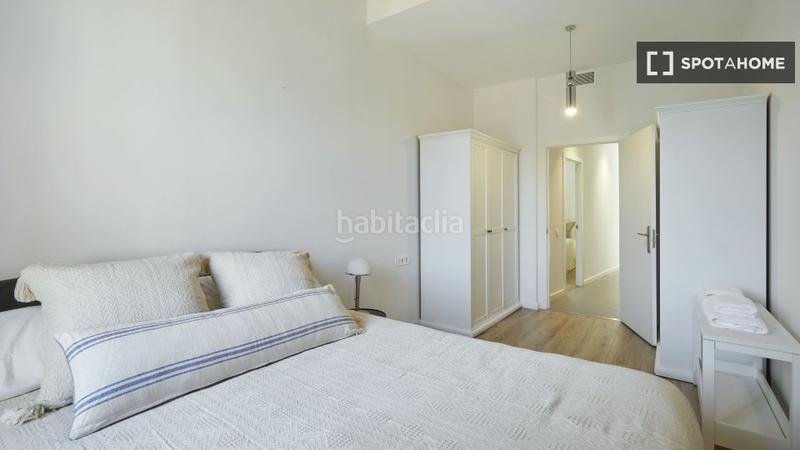 Foto a8594a61-222f-4fc6-9874-9399c684ecdb. Alquiler piso apartamento de 3 dormitorios en el raval, en Barcelona