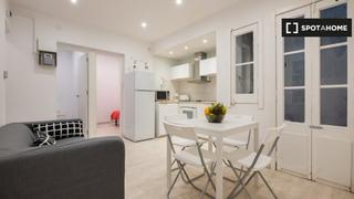 Rent Flat in Baix Guinardó. Apartamento tranquilo de 3 dormitorios en alquiler en guinardó,