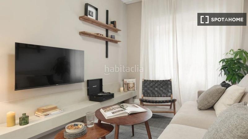 Foto b6ed3ca7-d3c7-40b0-bb2d-8cc56c4b2f46. Alquiler piso  de 3 dormitorios en alquiler , en Barcelona