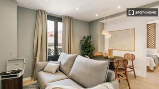 Location Appartement à St. Pere - Sta. Caterina - El Born. Apartamento de 2 dormitorios en alquiler en barcelona