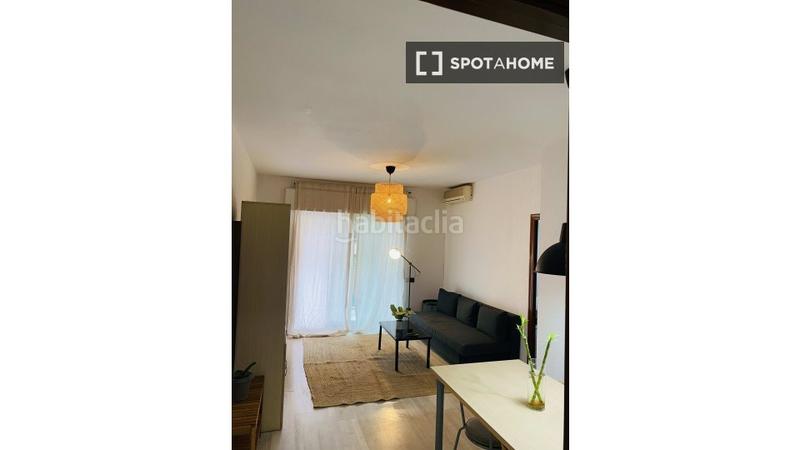 Foto 3c83420f-5799-4ca1-84d4-628d3cd74ab8. Alquiler piso  en alquiler en sants, , 3 habitaciones. en Barcelona