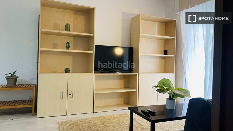 Foto 4414ac37-a917-427d-9619-2d6ec53af52c. Alquiler piso  en alquiler en sants, , 3 habitaciones. en Barcelona