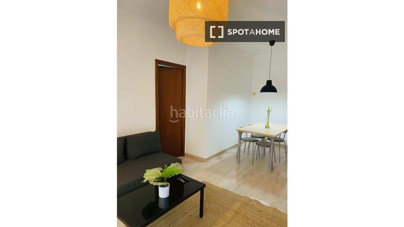 Foto d83989b0-a03f-47ec-9d68-3b665239f2b9. Alquiler piso  en alquiler en sants, , 3 habitaciones. en Barcelona