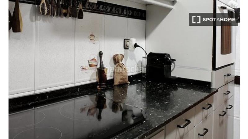 Foto f2f5914c-91b7-4204-a45b-28d95d19b49f. Alquiler piso  en alquiler en sants, , 3 habitaciones. en Barcelona