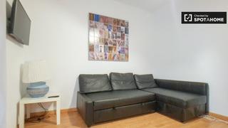 Rent Flat in Sagrada Família. Luminoso apartamento de 3 dormitorios en alquiler en eixample dr