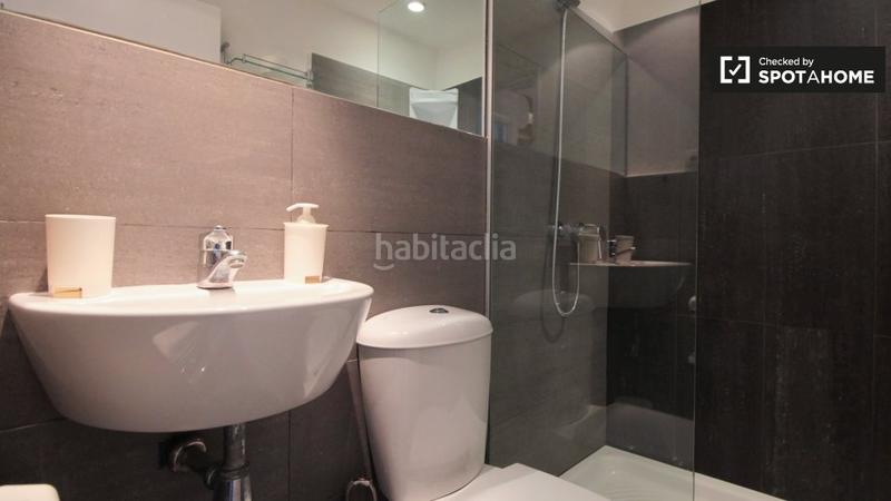 Foto a6b5a481-2c88-434b-985a-f0364907ccf2. Lloguer pis amb calefacció a Raval Barcelona