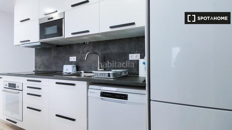 Foto 962f4101-a61b-4589-8b18-3a1781a3d085. Rent flat with heating in La Torrassa Hospitalet de Llobregat (L´)