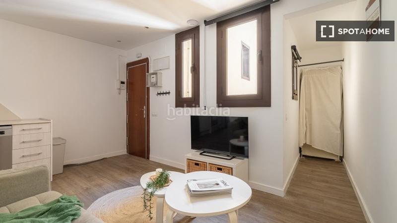 Foto 0f37f84d-9f6b-4fb9-8f09-2de3b9d6d6e7. Alquiler piso estudio en alquiler en el Raval, en Barcelona