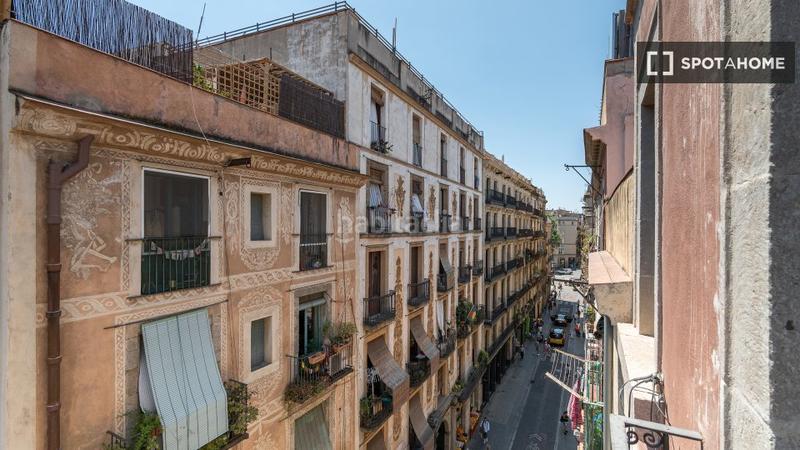 Foto c01cb7ee-83f8-4f0d-a557-579c780b2d1e. Lloguer pis amb calefacció a Raval Barcelona
