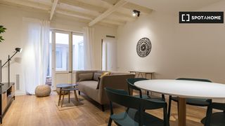 Rent Flat in St. Pere - Sta. Caterina - El Born. Apartamento de 3 habitaciones en alquiler en barcelona, españa.