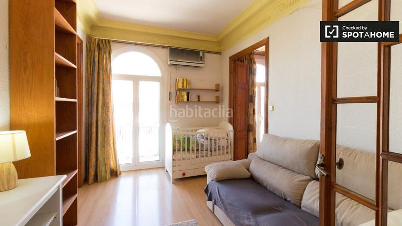 Foto e22da220-26bf-4cc9-9d08-df1ffe905695. Lloguer pis amb calefacció a Sant Antoni Barcelona