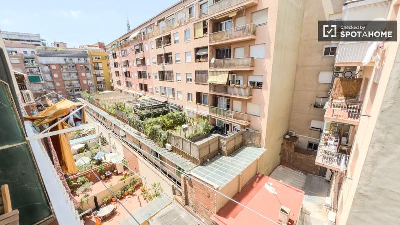 Foto 23264df2-2f6e-4126-b755-bb79ab9e66b7. Alquiler piso  en alquiler de 3 habitaciones en el camp den grassot en Barcelona