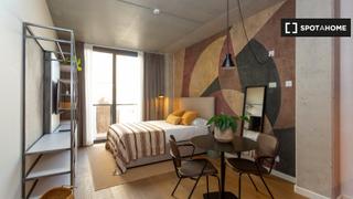 Affitto Appartamento in Fort Pienc. Estudio amueblado en un coliving en barcelona