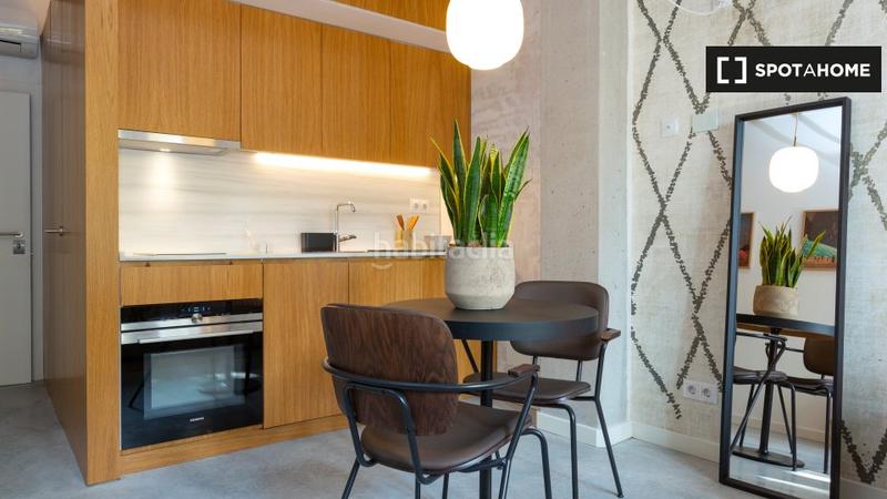 Foto 0f86a4e9-1817-4256-8e2f-f9ea1e87a84a. Alquiler piso estudio amueblado en un coliving en Barcelona