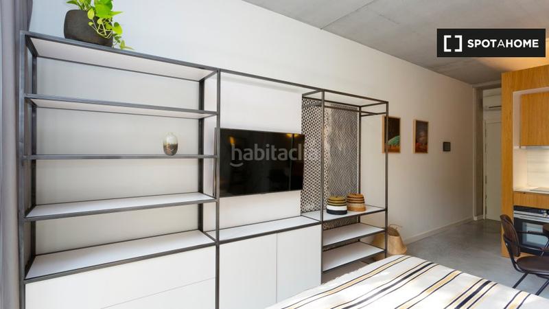 Foto 6f5d01a7-92ff-48ba-b7e6-6425be289332. Alquiler piso estudio amueblado en un coliving en Barcelona