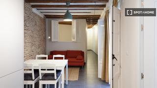 Miete Etagenwohnung in Raval. Piso de 3 habitaciones en alquiler en el raval, barcelona