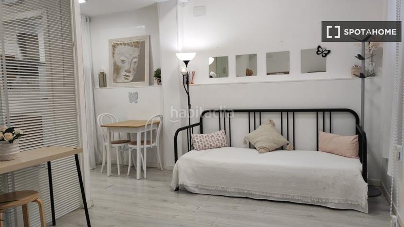 Foto 0fbec765-f7b0-4ca7-9c73-5b049c049d89. Alquiler piso estudio en alquiler en Horta, en Horta Barcelona