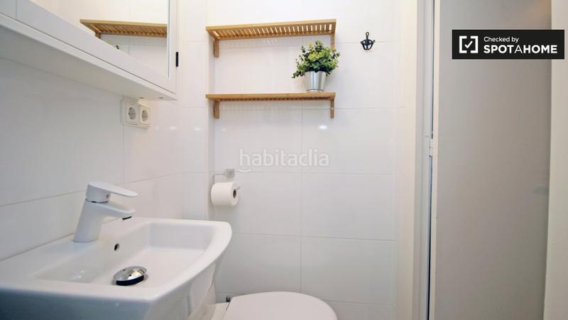 Foto b665f6c0-d2f5-4636-b7b6-a3015683b785. Alquiler piso apartamento estudio compacto en alquiler en sant andreu, en Barcelona