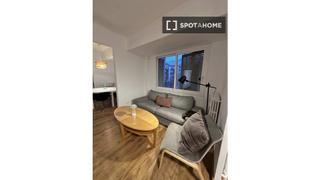 Lloguer Pis a Dreta de l´Eixample. Se alquila habitación en piso compartido de 5 habitaciones en la
