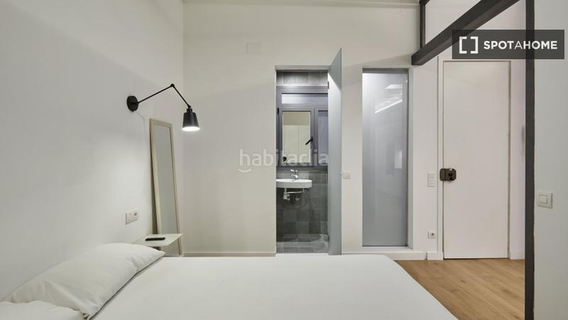 Foto f4bea743-ebc6-4e55-a6f5-2e36d10f0a9e. Rent flat with heating in Raval Barcelona