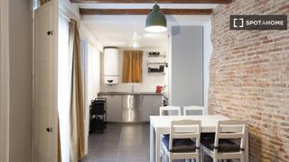 Alquiler Piso en Raval. Piso de 3 habitaciones en alquiler en el raval, barcelona